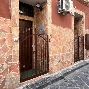 mary-house-apartments.taorminaitalyhotels.com/